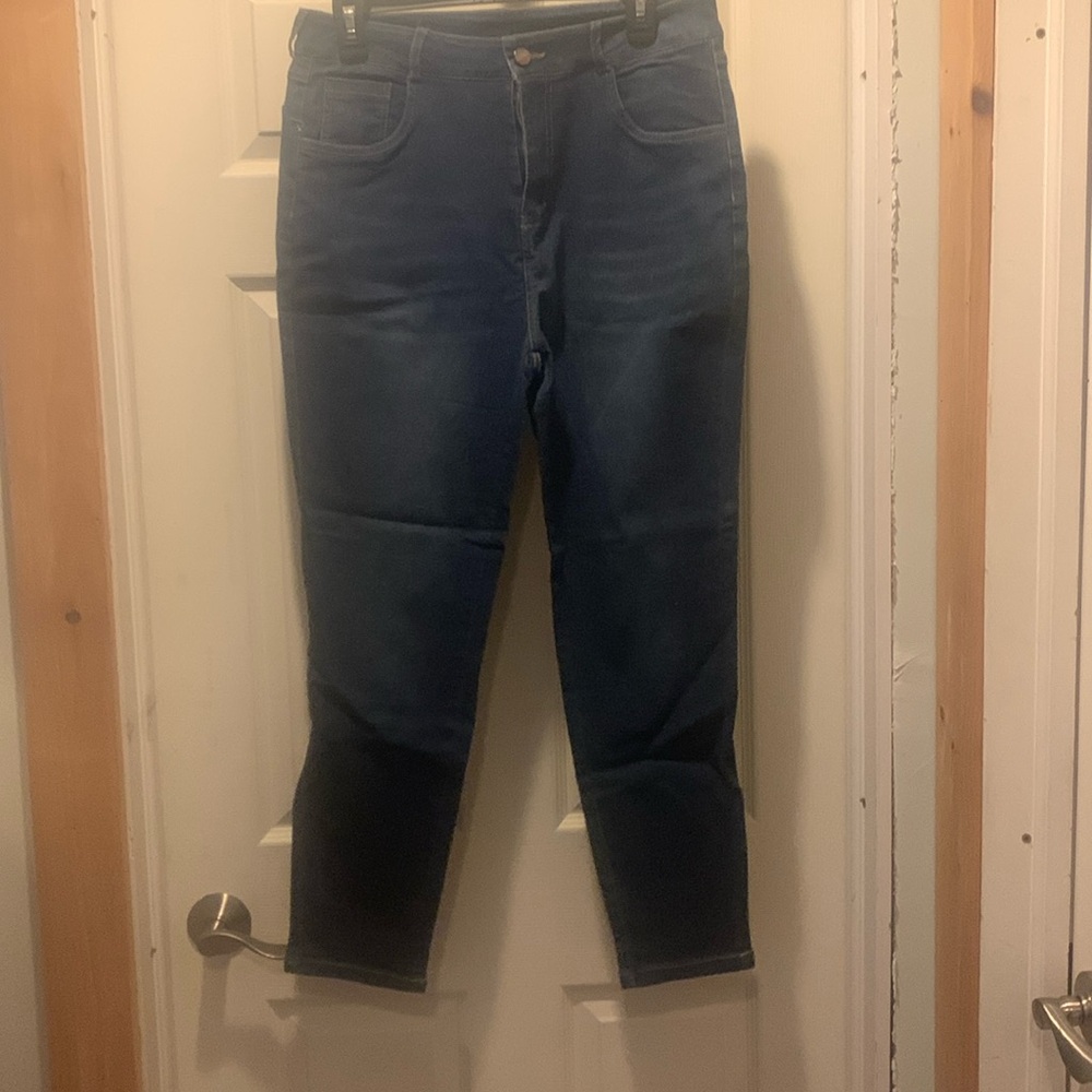 Size L lightweight jeans, button / zip fly